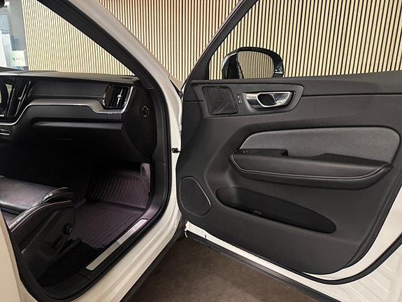 Volvo XC60 23 of 29