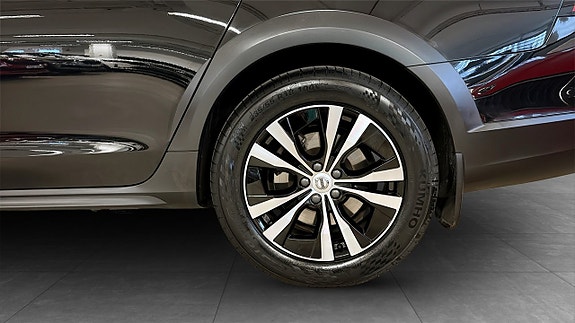 Volvo V90 Cross Country 6 of 13