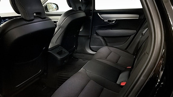 Volvo V90 Cross Country 11 of 13