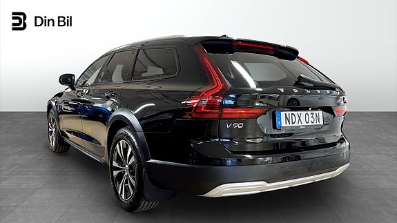 Volvo V90 Cross Country 3 of 13