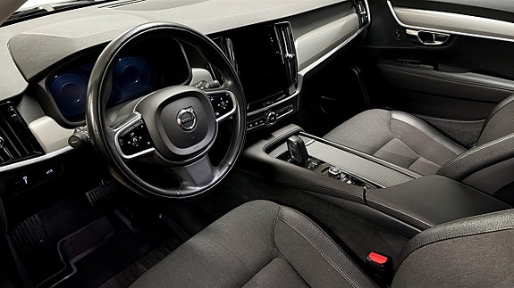 Volvo V90 Cross Country 7 of 13