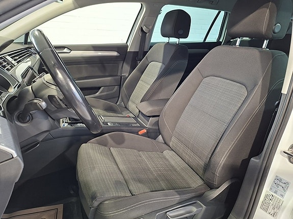 Volkswagen Passat 5 of 19