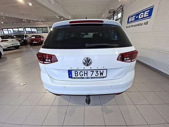 Volkswagen Passat 12 of 19