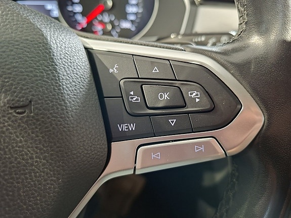 Volkswagen Passat 16 of 19