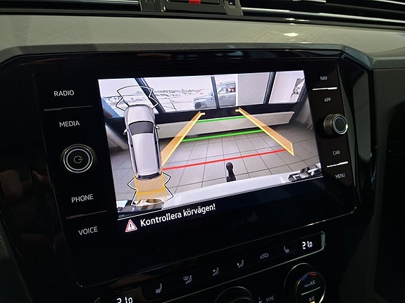 Volkswagen Passat 17 of 19