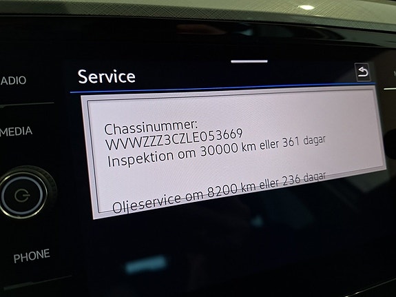 Volkswagen Passat 19 of 19