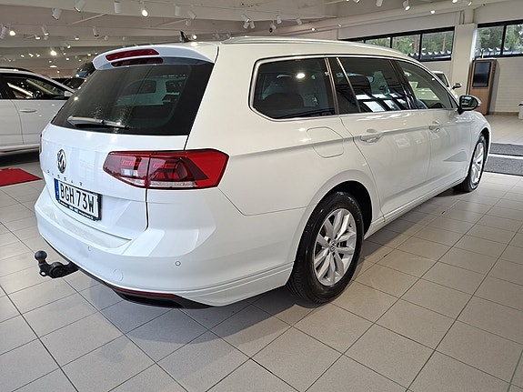 Volkswagen Passat 13 of 19