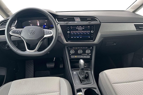 Volkswagen Touran 8 of 26