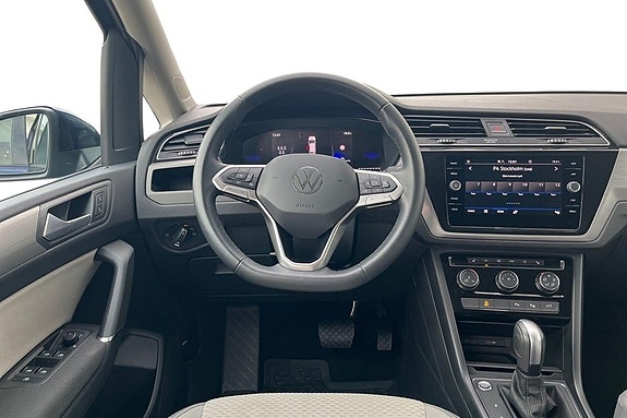 Volkswagen Touran 9 of 26
