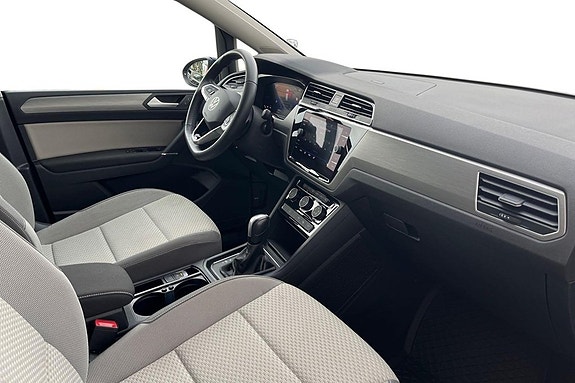 Volkswagen Touran 6 of 26