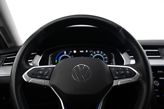 Volkswagen Passat 8 of 22