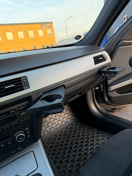 BMW 320i 5 of 13