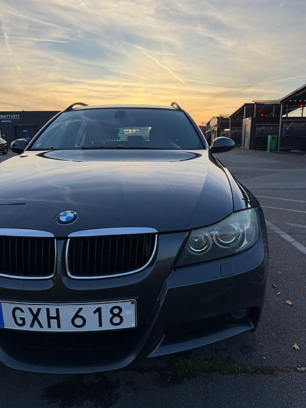BMW 320i 11 of 13
