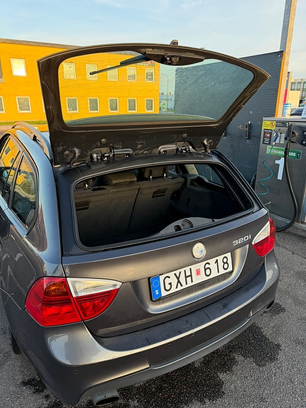 BMW 320i 6 of 13