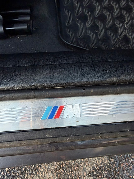 BMW 320i 8 of 13