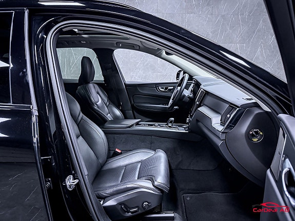 Volvo XC60 15 of 30