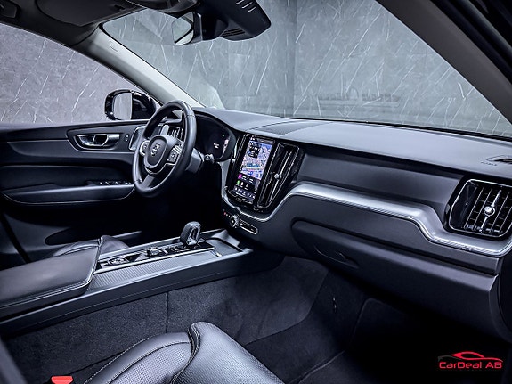 Volvo XC60 14 of 30