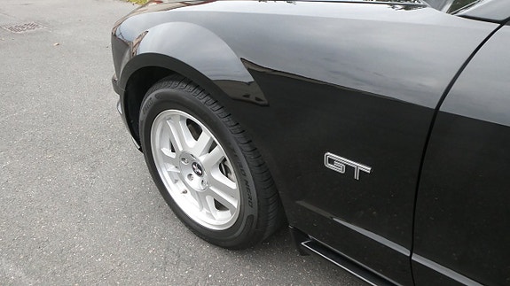 Ford Mustang 25 of 30