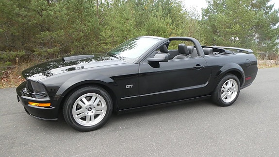 Ford Mustang 3 of 30