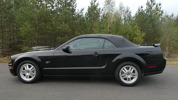 Ford Mustang 23 of 30