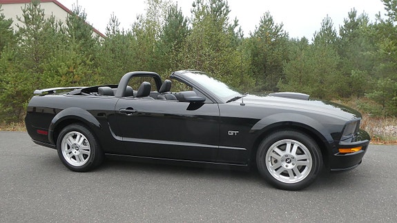 Ford Mustang 24 of 30