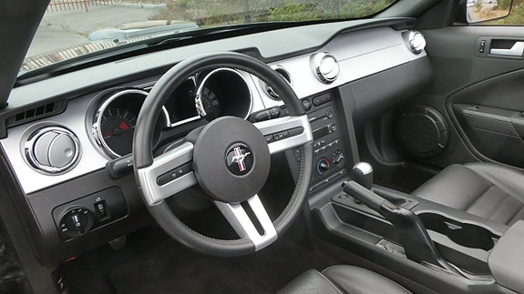 Ford Mustang 10 of 30