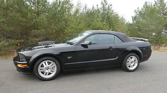 Ford Mustang 2 of 30