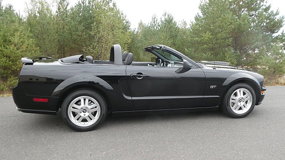Ford Mustang 4 of 30