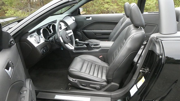 Ford Mustang 9 of 30