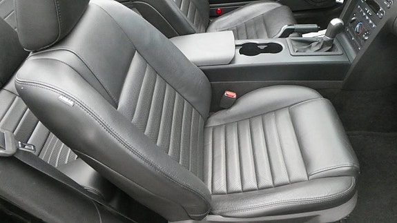 Ford Mustang 16 of 30