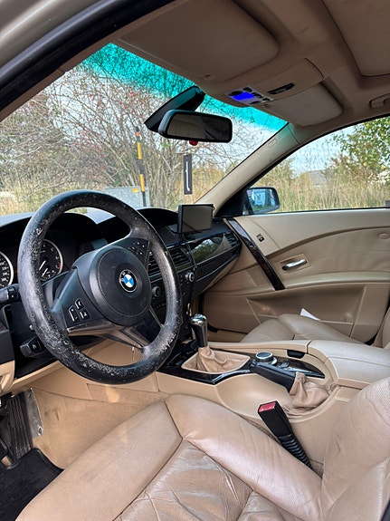 BMW 525i 5 of 7