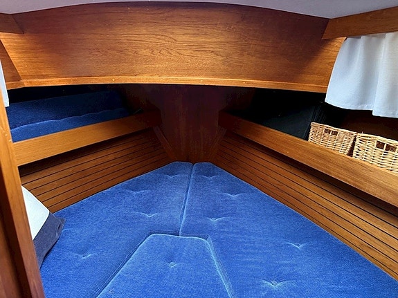 Nauticat 33 Ketch 27 of 30