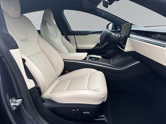 Tesla Model S 10 of 23