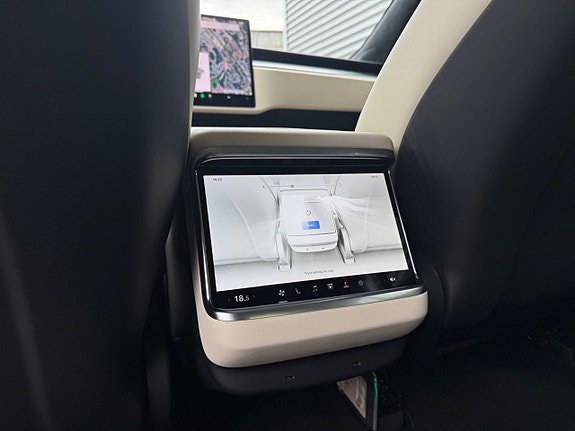 Tesla Model S 13 of 23