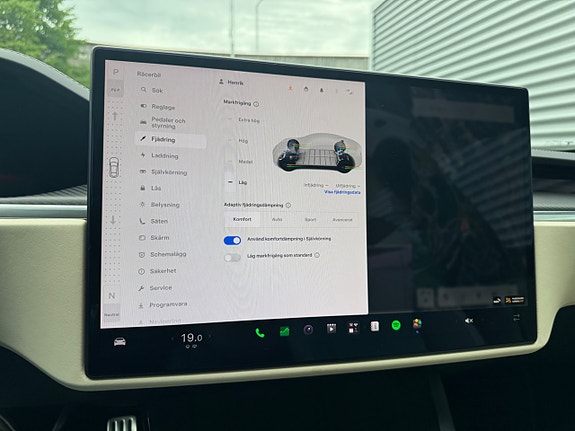 Tesla Model S 20 of 23