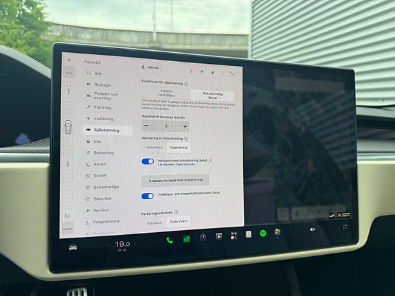 Tesla Model S 19 of 23