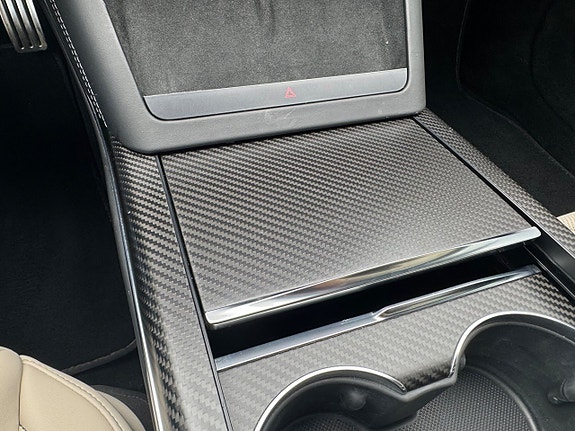Tesla Model S 16 of 23