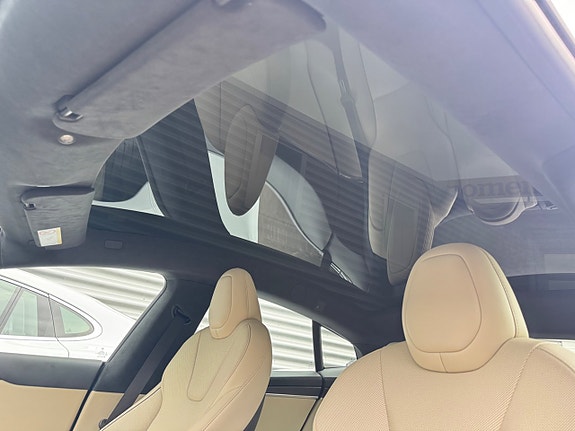 Tesla Model S 14 of 23