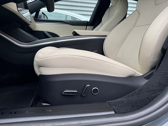 Tesla Model S 11 of 23