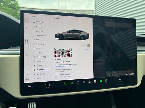 Tesla Model S 18 of 23