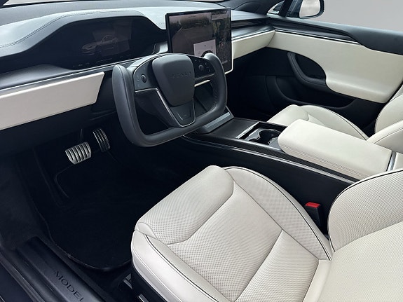 Tesla Model S 8 of 23
