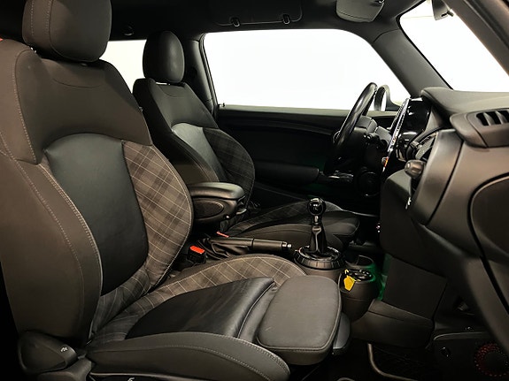 MINI Cooper 23 of 27
