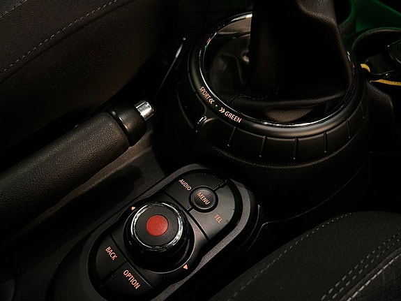 MINI Cooper 27 of 27