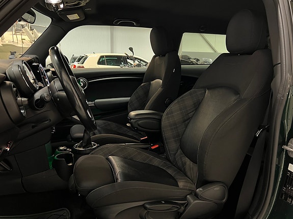 MINI Cooper 17 of 27