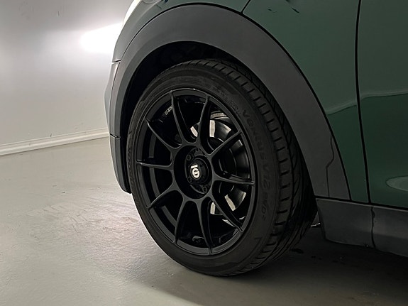 MINI Cooper 13 of 27