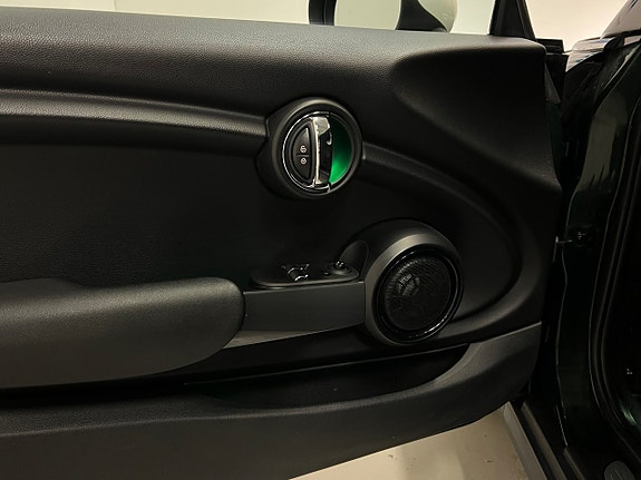 MINI Cooper 16 of 27