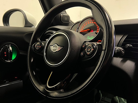 MINI Cooper 25 of 27