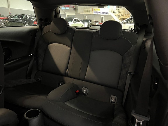 MINI Cooper 15 of 27