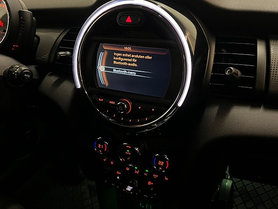 MINI Cooper 21 of 27