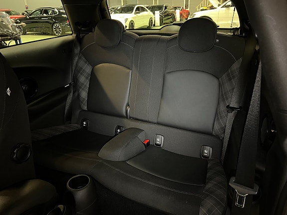 MINI Cooper 20 of 27